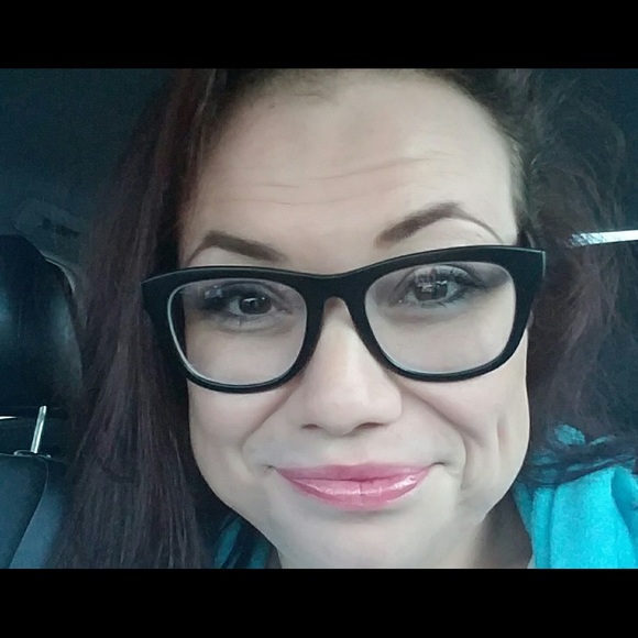 Meet your Posher, Gretchen - Picture 2 of 2